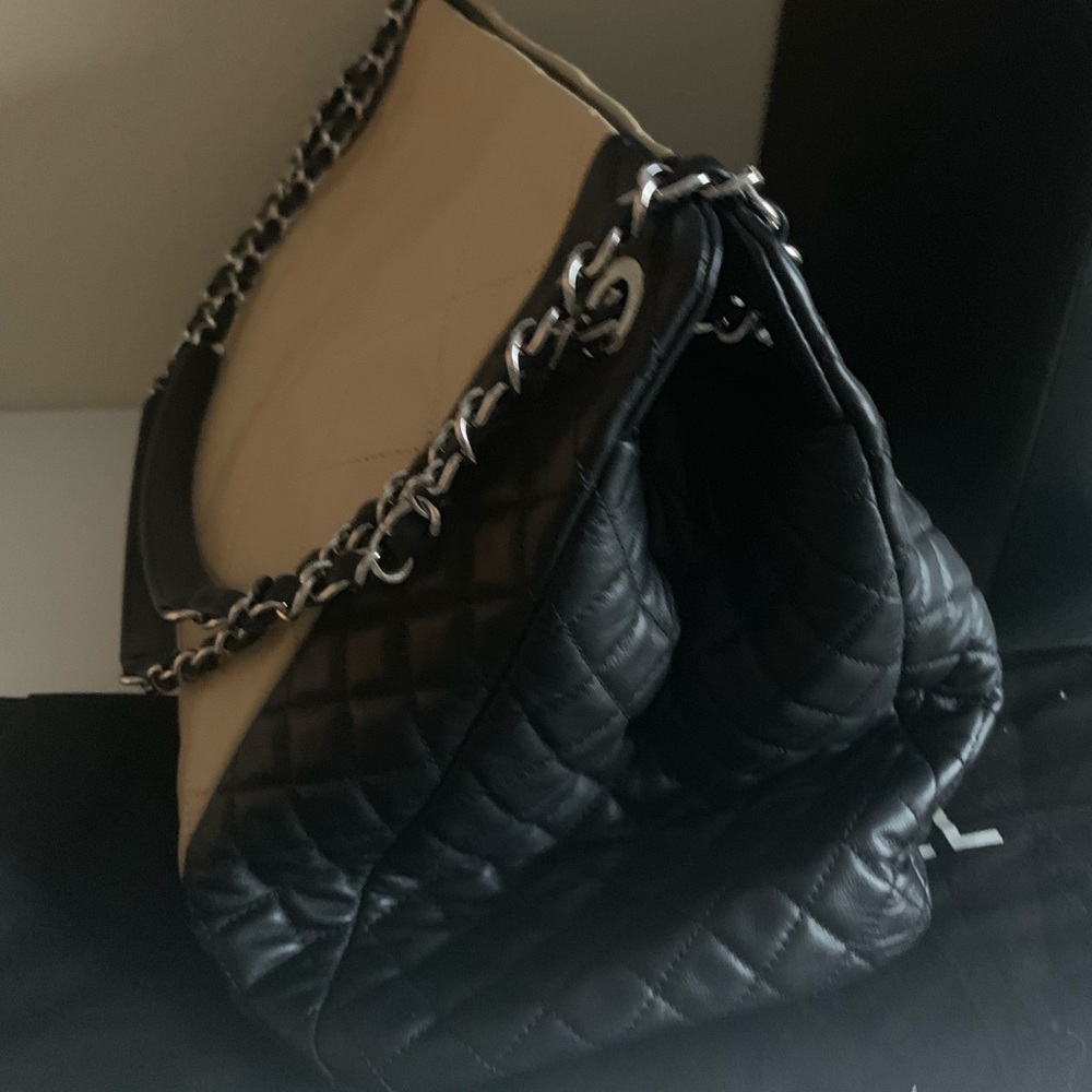 Chanel Handbag - Picture 3 of 8